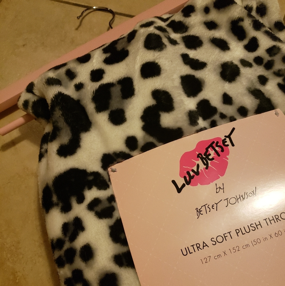 Betsey Johnson Cheetah Throw Blanket